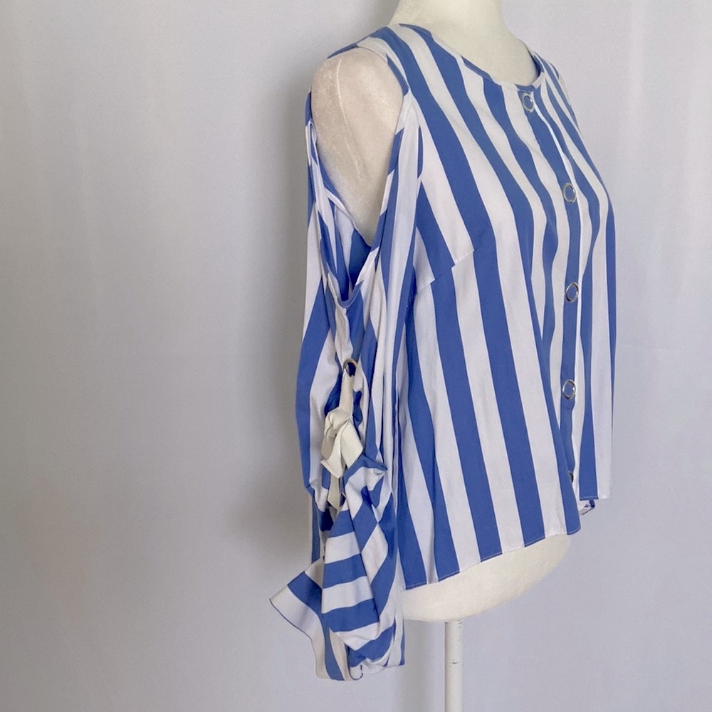 Parker Mackenzie Cold Shoulder Blouse - Picture 9 of 12